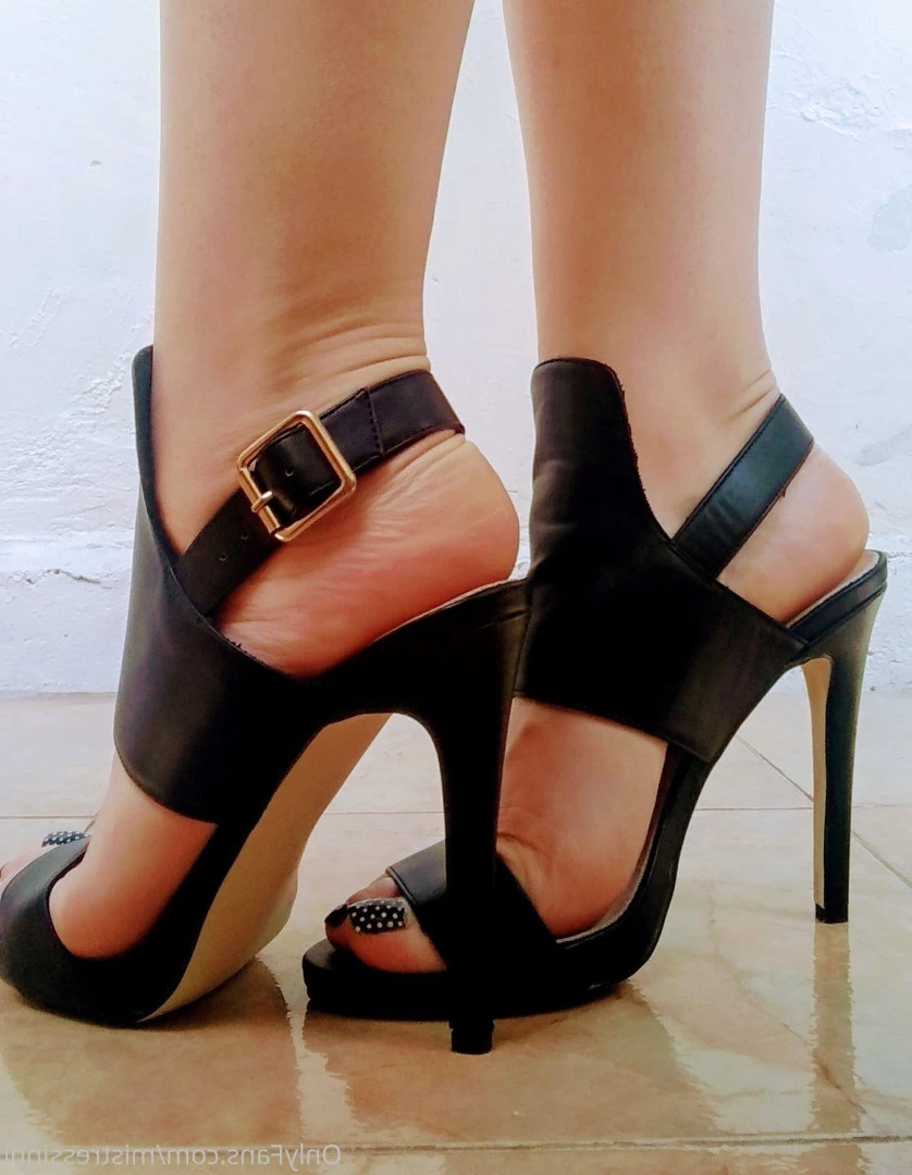 Mistress Inni`s Foot Place [ mistressinni ] Onlyfans leaked photo 7259380 on Hotleaks.tv