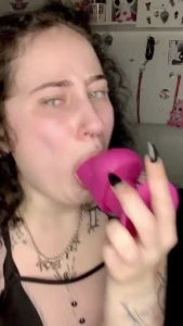 7083784