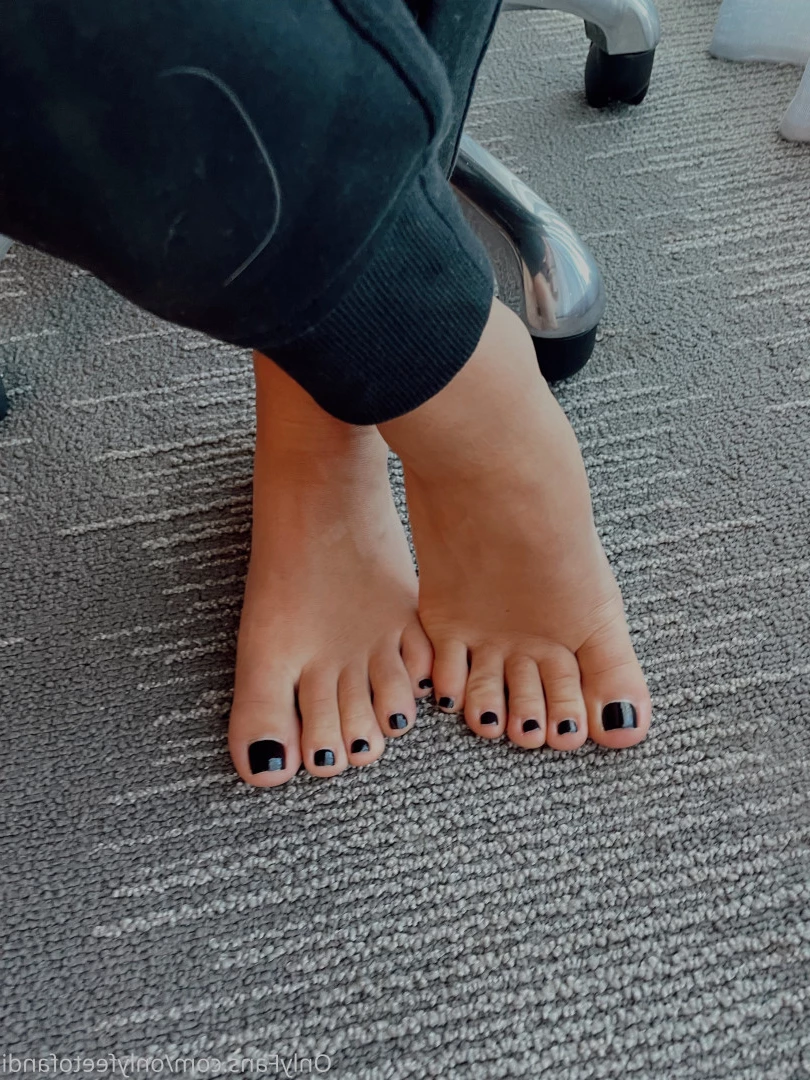 Andi [ onlyfeetofandi ] Onlyfans leaked photo 6987452 on Hotleaks.tv