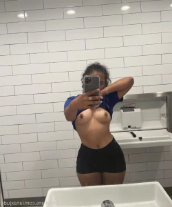 10457672