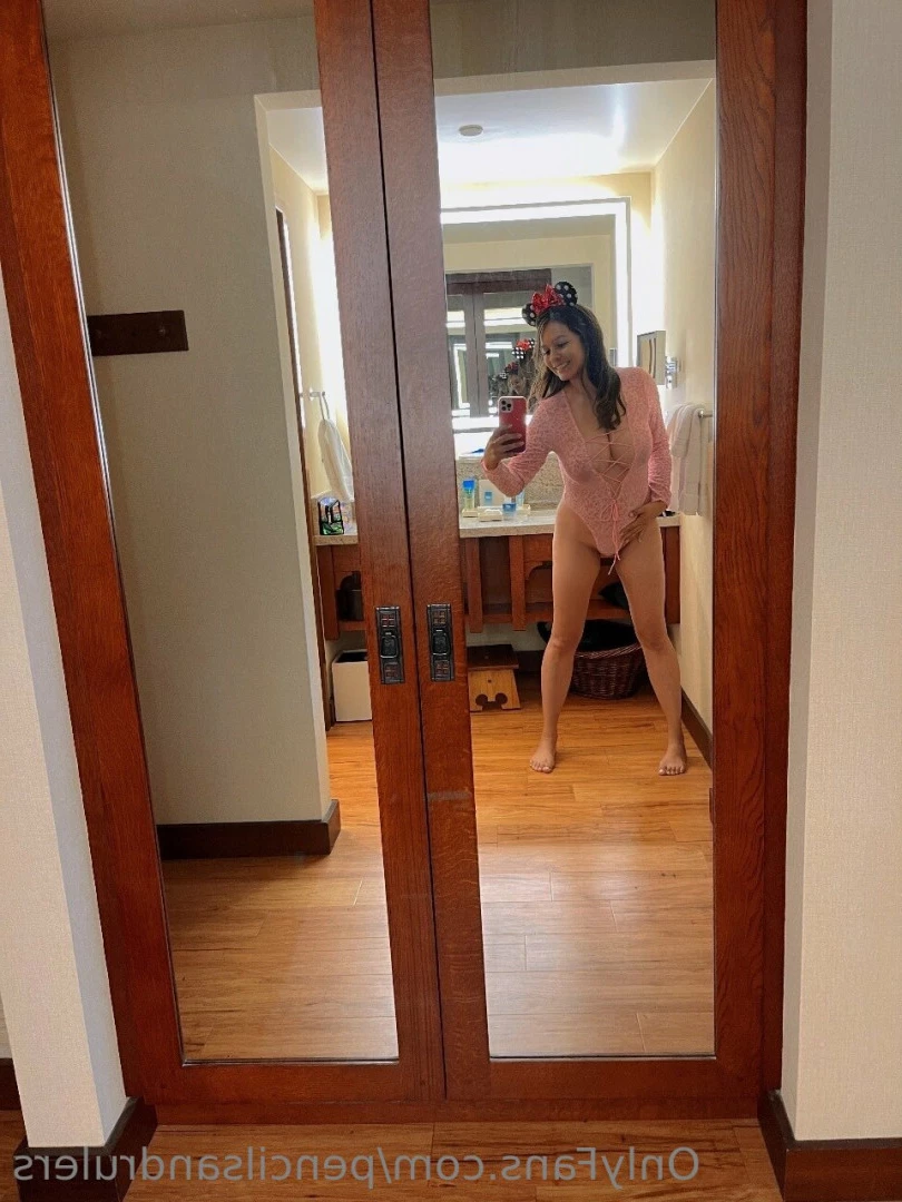 Debbie Martinez [ pencilsandrulers ] Onlyfans leaked photo 7348981 on Hotleaks.tv