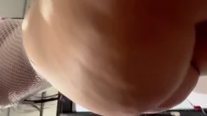 7048933