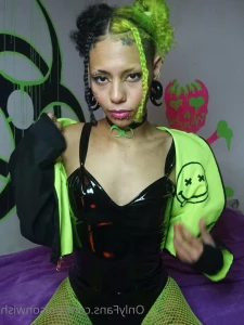 6737847