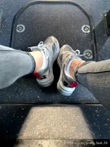 Goddess Vanessa [ pretty_feet_39 ] Onlyfans leaked video 7035599 on Hotleaks.tv