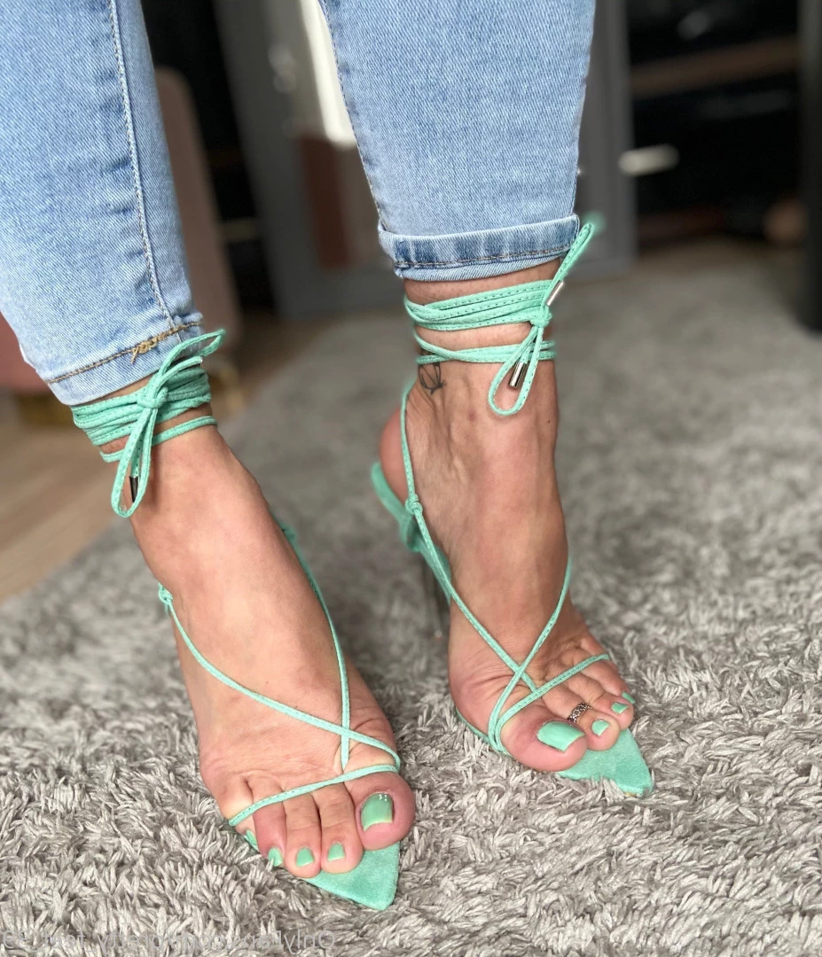 Goddess Vanessa [ pretty_feet_39 ] Onlyfans leaked photo 7166865 on Hotleaks.tv