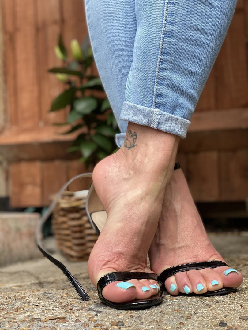 Goddess Vanessa [ pretty_feet_39 ] Onlyfans leaked photo 7168962 on Hotleaks.tv