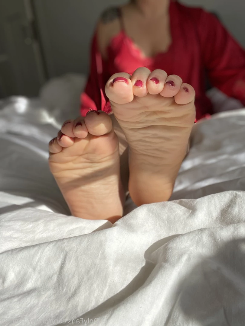 Goddess Vanessa [ pretty_feet_39 ] Onlyfans leaked photo 7169357 on Hotleaks.tv