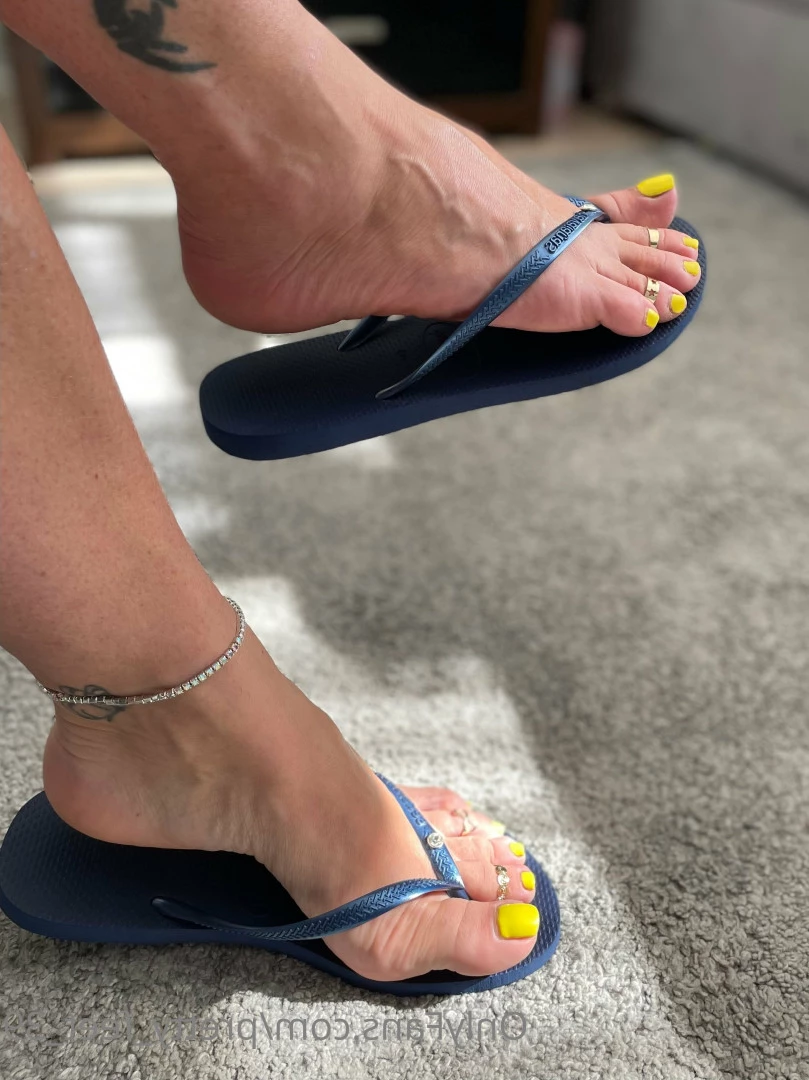 Goddess Vanessa [ pretty_feet_39 ] Onlyfans leaked photo 7174220 on Hotleaks.tv