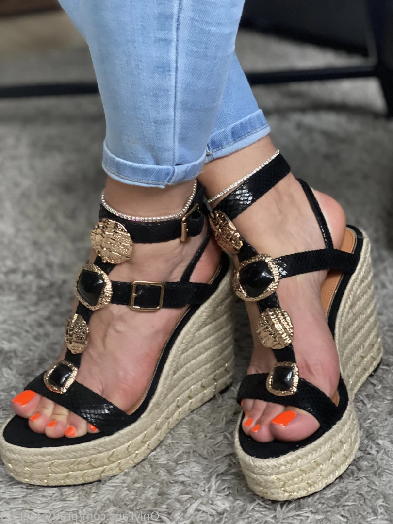 Goddess Vanessa [ pretty_feet_39 ] Onlyfans leaked photo 7175194 on Hotleaks.tv