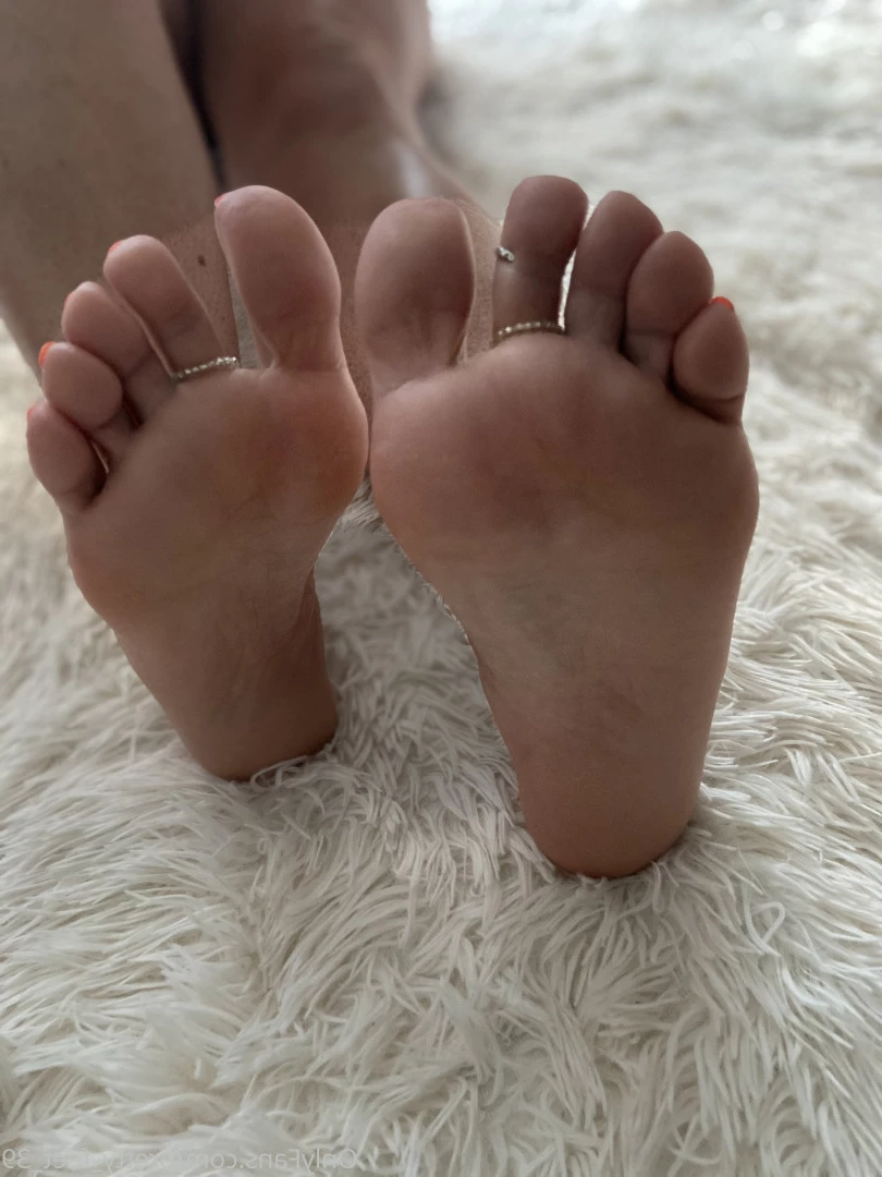 Goddess Vanessa [ pretty_feet_39 ] Onlyfans leaked photo 7176401 on Hotleaks.tv
