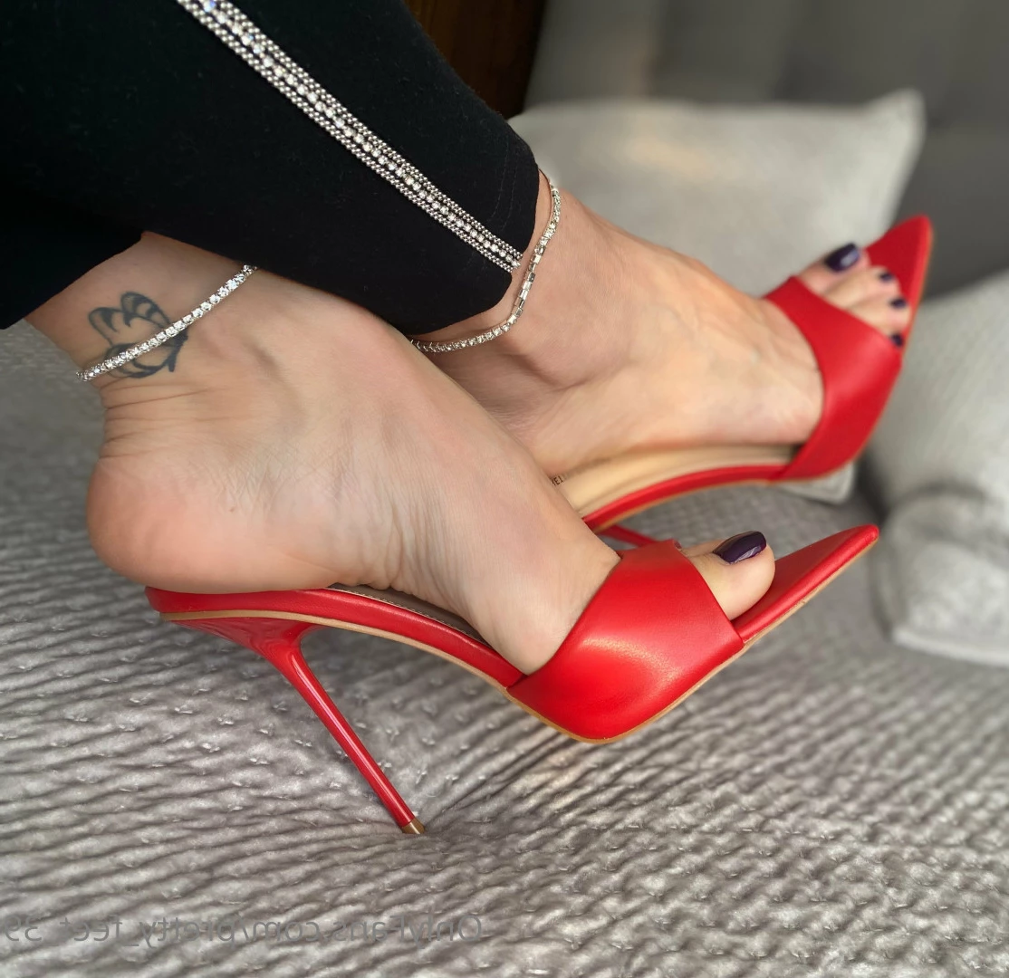 Goddess Vanessa [ pretty_feet_39 ] Onlyfans leaked photo 7177805 on Hotleaks.tv