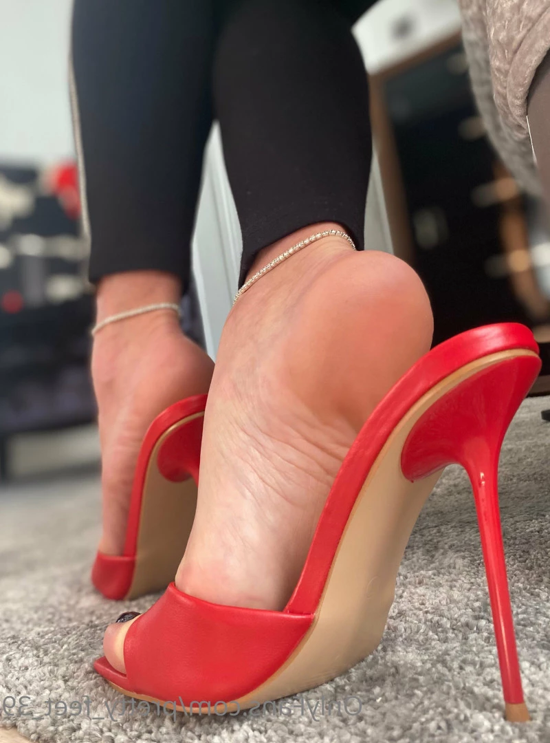 Goddess Vanessa [ pretty_feet_39 ] Onlyfans leaked photo 7178118 on Hotleaks.tv