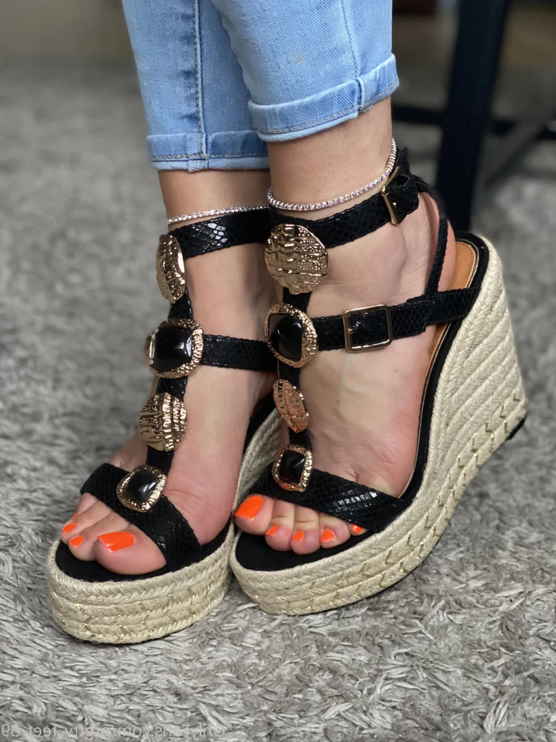 Goddess Vanessa [ pretty_feet_39 ] Onlyfans leaked photo 7180831 on Hotleaks.tv