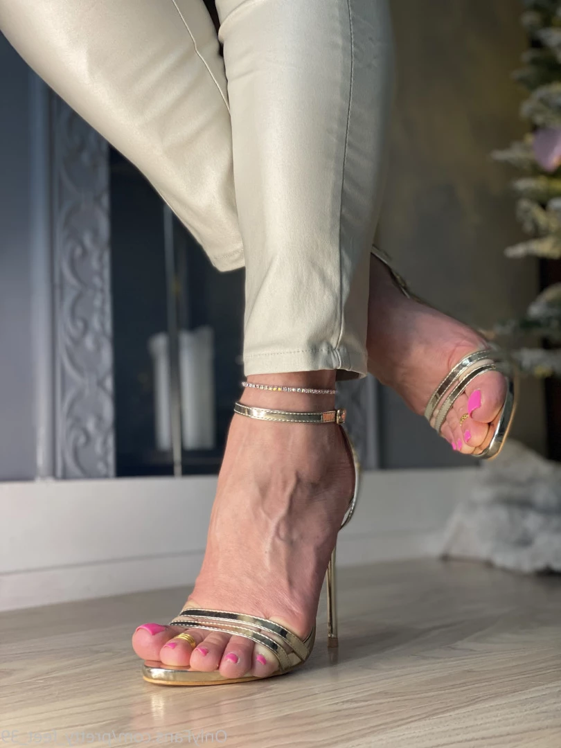 Goddess Vanessa [ pretty_feet_39 ] Onlyfans leaked photo 7182993 on Hotleaks.tv