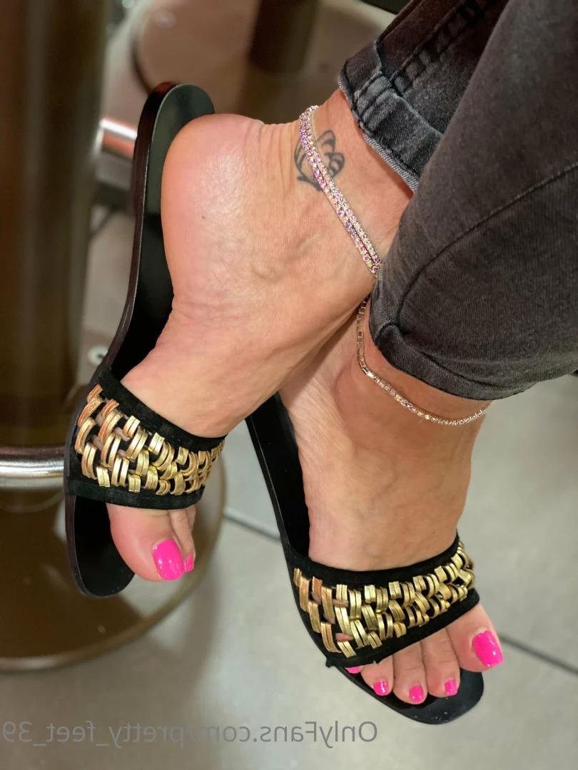 Goddess Vanessa [ pretty_feet_39 ] Onlyfans leaked photo 7183504 on Hotleaks.tv