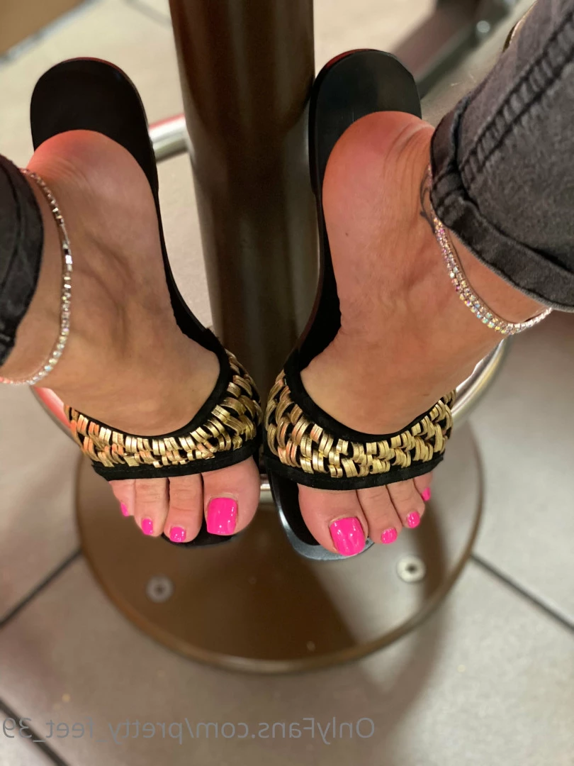 Goddess Vanessa [ pretty_feet_39 ] Onlyfans leaked photo 7185268 on Hotleaks.tv