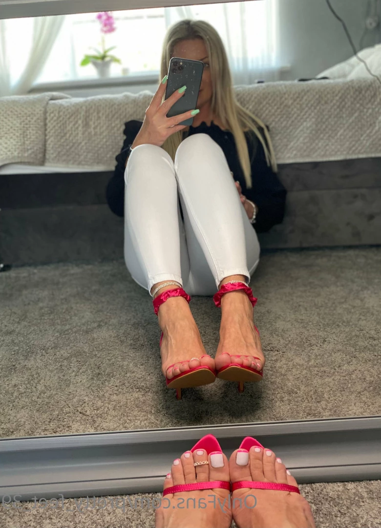 Goddess Vanessa [ pretty_feet_39 ] Onlyfans leaked photo 7187090 on Hotleaks.tv