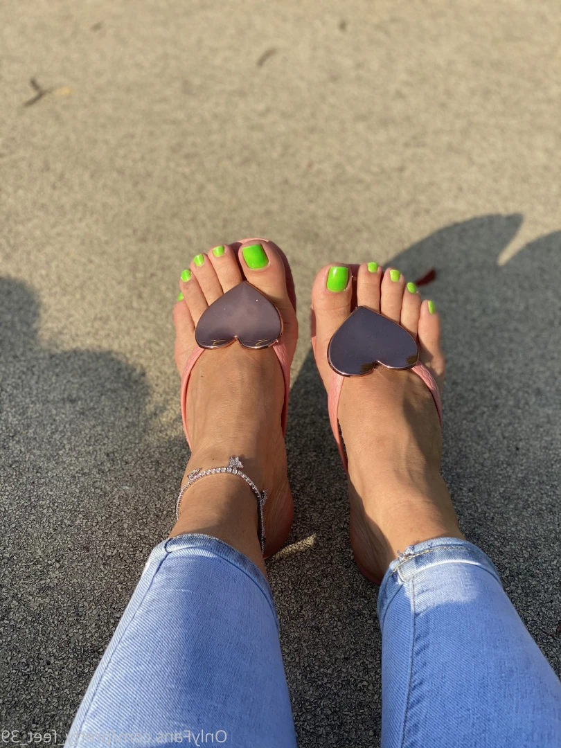 Goddess Vanessa [ pretty_feet_39 ] Onlyfans leaked photo 7187181 on Hotleaks.tv