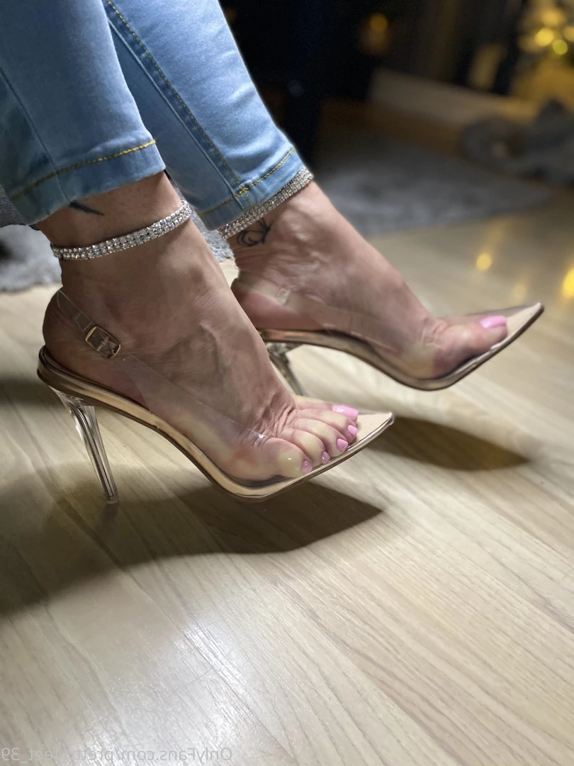 Goddess Vanessa [ pretty_feet_39 ] Onlyfans leaked photo 7192384 on Hotleaks.tv