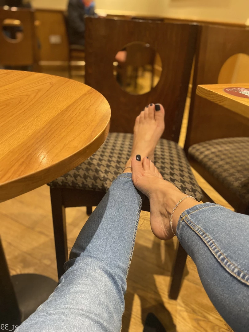 Goddess Vanessa [ pretty_feet_39 ] Onlyfans leaked photo 7194459 on Hotleaks.tv