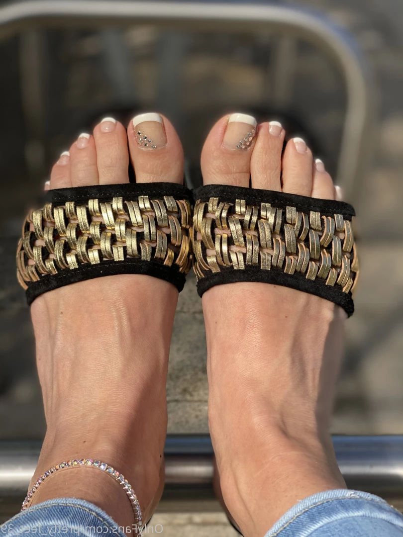 Goddess Vanessa [ pretty_feet_39 ] Onlyfans leaked photo 7194513 on Hotleaks.tv