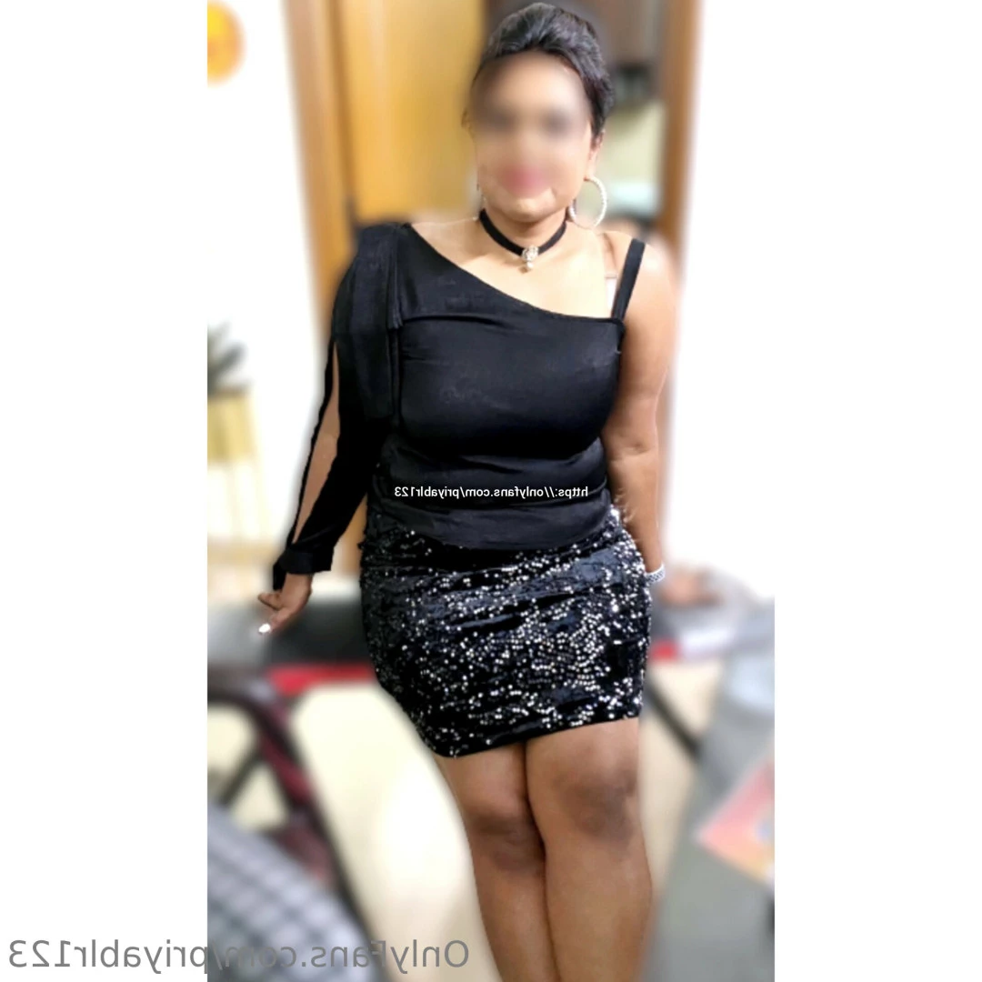 Priya Indian Hotwife (देसी माल) [ priyablr123 ] Onlyfans leaked photo 7144723 on Hotleaks.tv