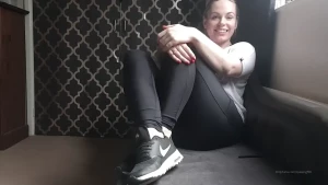 The Foot Queen of England [ queengf90premium ] Onlyfans leaked video 7023462 on Hotleaks.tv
