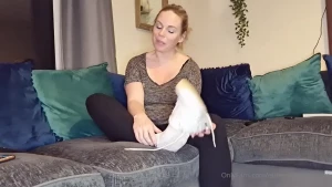 The Foot Queen of England [ queengf90premium ] Onlyfans leaked video 7024307 on Hotleaks.tv