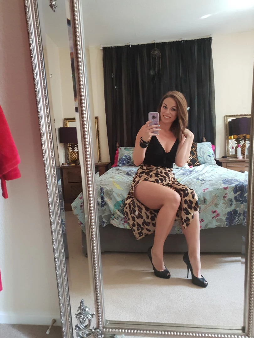 The Foot Queen of England [ queengf90premium ] Onlyfans leaked photo 7117844 on Hotleaks.tv