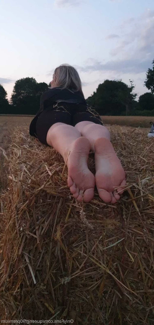 The Foot Queen of England [ queengf90premium ] Onlyfans leaked photo 7118634 on Hotleaks.tv