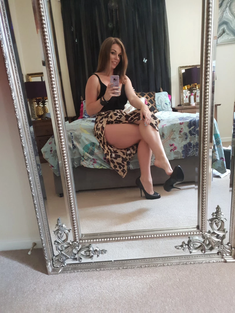 The Foot Queen of England [ queengf90premium ] Onlyfans leaked photo 7124570 on Hotleaks.tv