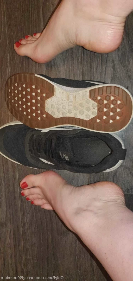 The Foot Queen of England [ queengf90premium ] Onlyfans leaked photo 7130534 on Hotleaks.tv
