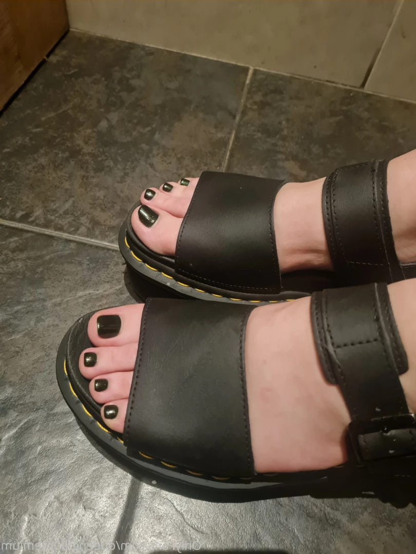 The Foot Queen of England [ queengf90premium ] Onlyfans leaked photo 7130549 on Hotleaks.tv