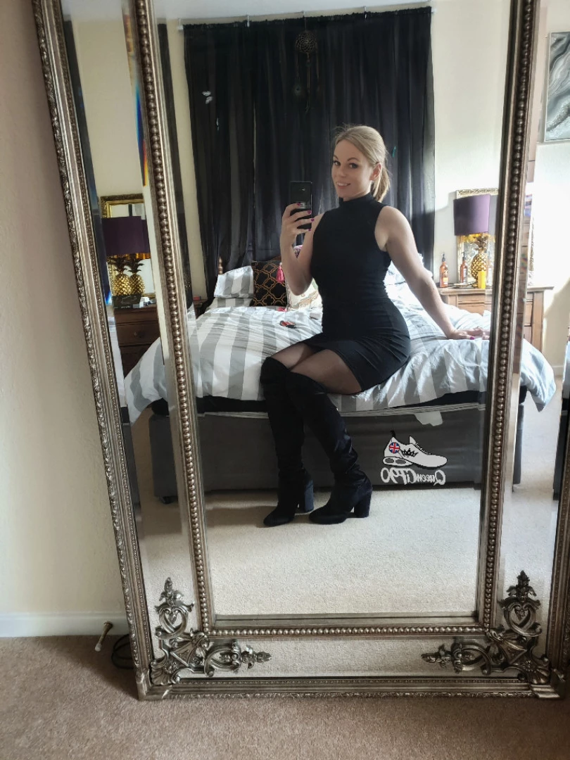 The Foot Queen of England [ queengf90premium ] Onlyfans leaked photo 7130944 on Hotleaks.tv