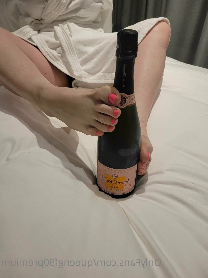 The Foot Queen of England [ queengf90premium ] Onlyfans leaked photo 7131623 on Hotleaks.tv