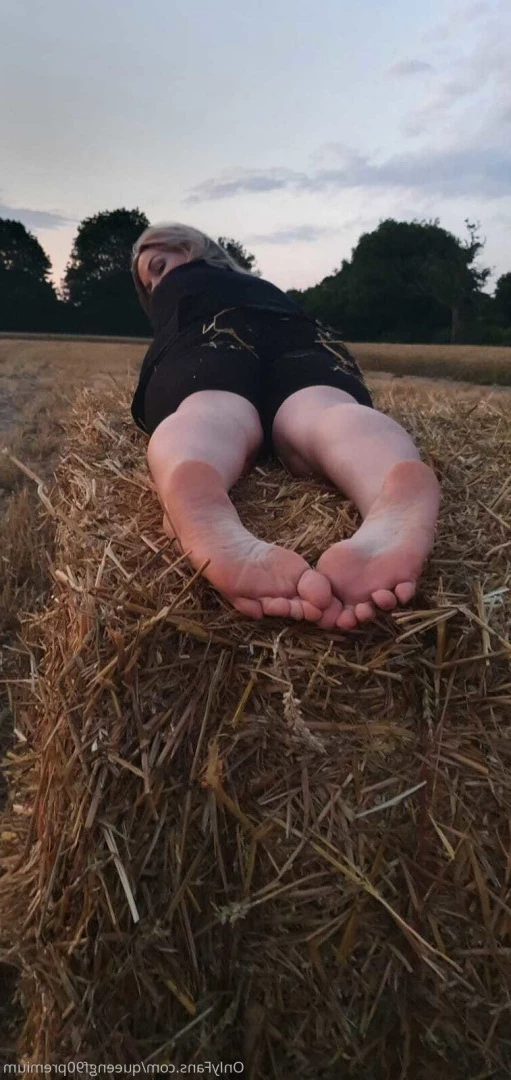 The Foot Queen of England [ queengf90premium ] Onlyfans leaked photo 7132291 on Hotleaks.tv
