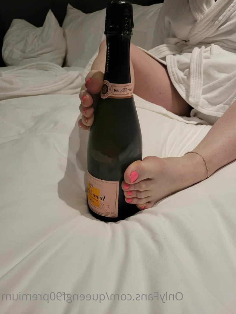 The Foot Queen of England [ queengf90premium ] Onlyfans leaked photo 7135079 on Hotleaks.tv