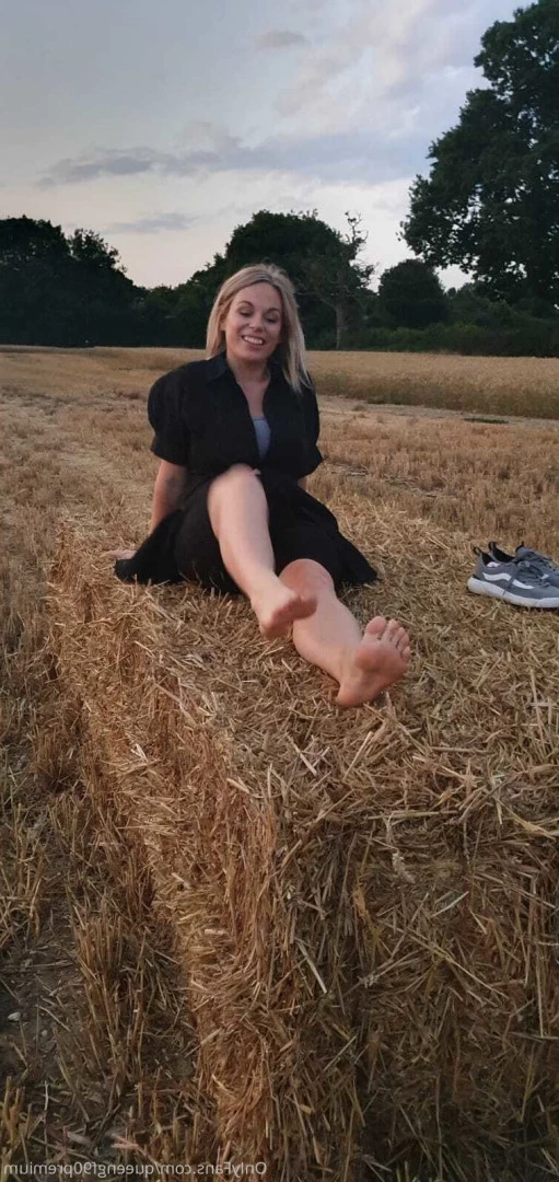 The Foot Queen of England [ queengf90premium ] Onlyfans leaked photo 7140426 on Hotleaks.tv