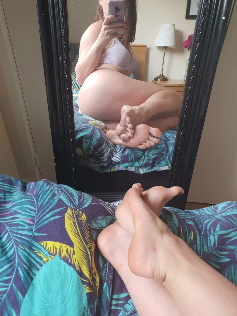 The Foot Queen of England [ queengf90premium ] Onlyfans leaked photo 7144565 on Hotleaks.tv