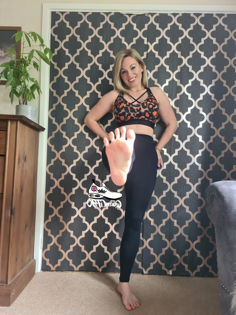 The Foot Queen of England [ queengf90premium ] Onlyfans leaked photo 7150176 on Hotleaks.tv