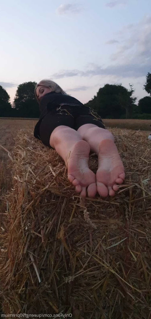 The Foot Queen of England [ queengf90premium ] Onlyfans leaked photo 7151163 on Hotleaks.tv