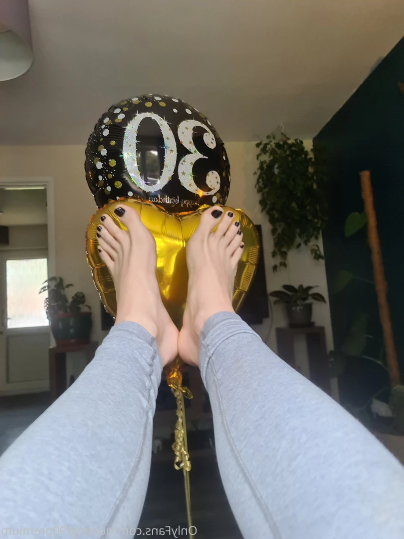The Foot Queen of England [ queengf90premium ] Onlyfans leaked photo 7153729 on Hotleaks.tv