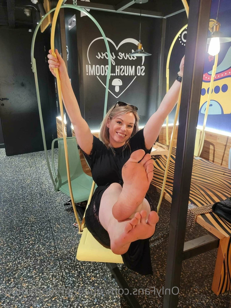 The Foot Queen of England [ queengf90premium ] Onlyfans leaked photo 7158773 on Hotleaks.tv