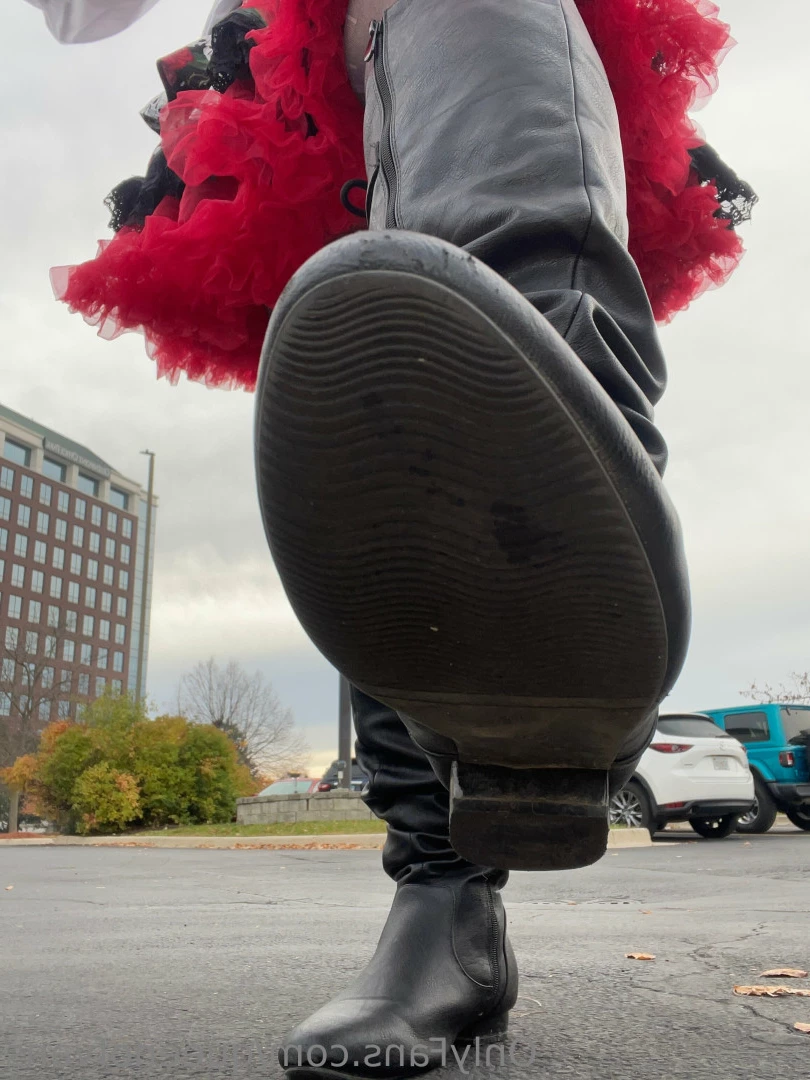 Queen_of_Vans [ queenofvans ] Onlyfans leaked photo 16883677 on Hotleaks.tv
