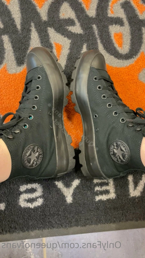 Queen_of_Vans [ queenofvans ] Onlyfans leaked photo 7290461 on Hotleaks.tv