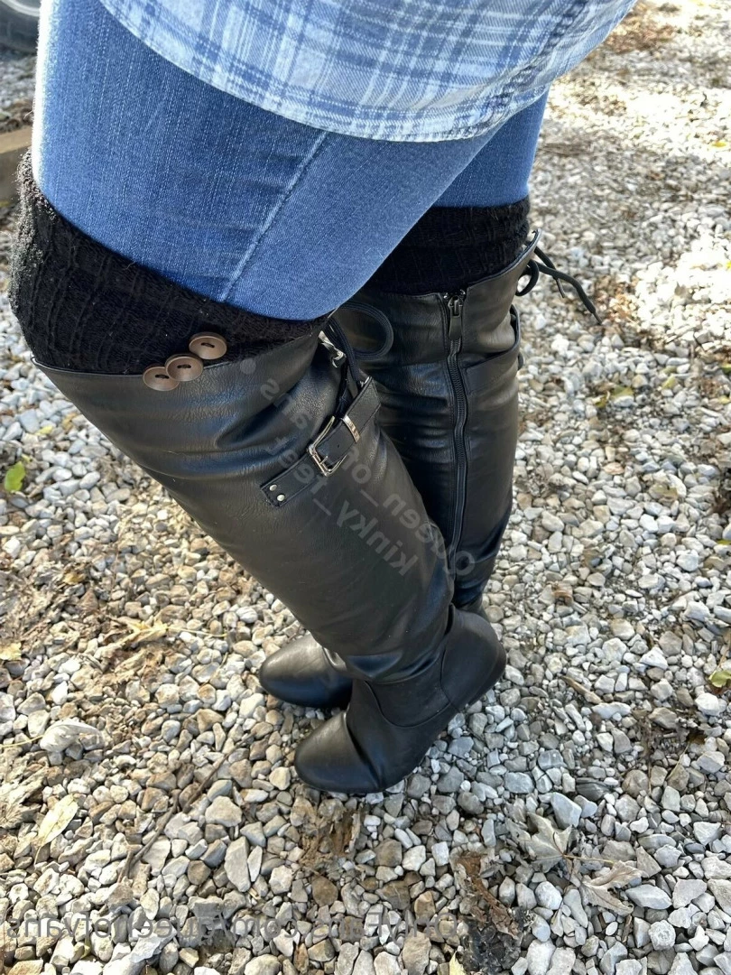 Queen_of_Vans [ queenofvans ] Onlyfans leaked photo 7290480 on Hotleaks.tv