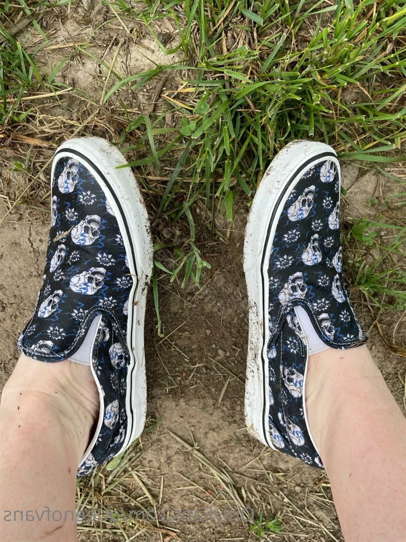 Queen_of_Vans [ queenofvans ] Onlyfans leaked photo 7291090 on Hotleaks.tv