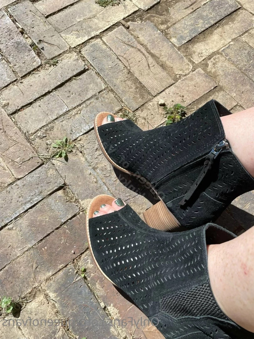 Queen_of_Vans [ queenofvans ] Onlyfans leaked photo 7291393 on Hotleaks.tv