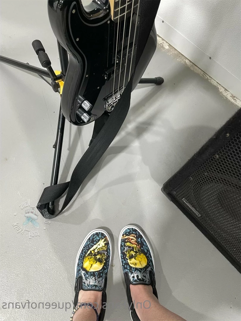 Queen_of_Vans [ queenofvans ] Onlyfans leaked photo 7294128 on Hotleaks.tv