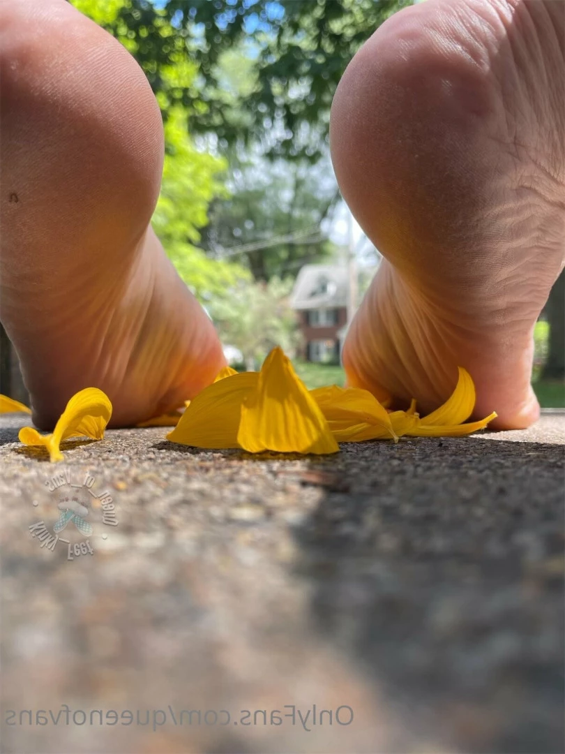 Queen_of_Vans [ queenofvans ] Onlyfans leaked photo 7294940 on Hotleaks.tv